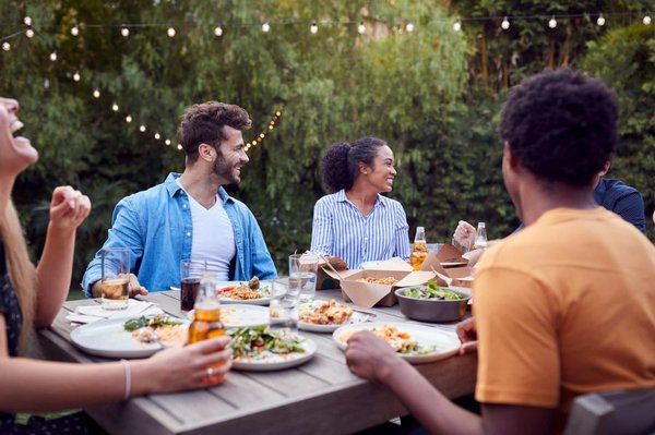 Découvrez votre table de jardin en bois de teck idéale
